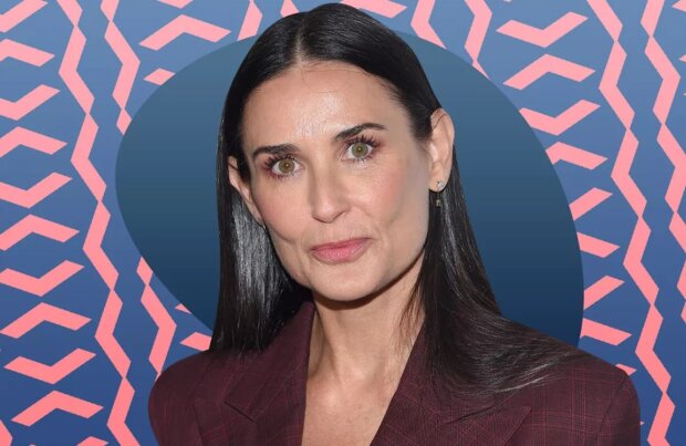 The stunning Demi Moore is in the spotlight again: her tan and figure look amazing, and she doesn't hide it in photos