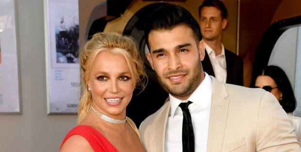 Britney Spears' husband suspects her of infidelity and files for divorce