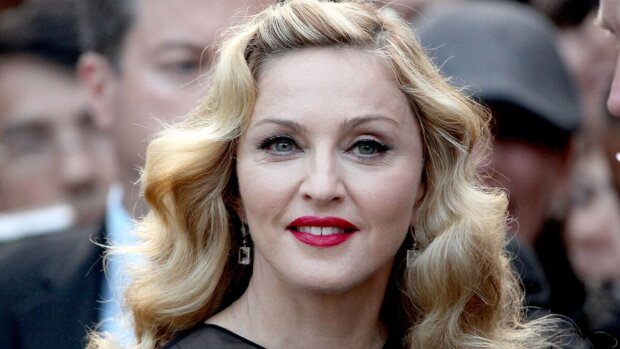 "10k Filters": Madonna piques fans' interest with a photo where she looks like a 12-year-old girl