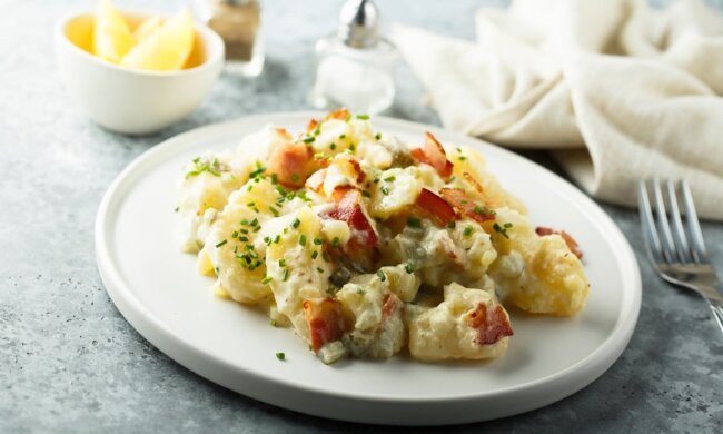 Hearty potato salad with bacon: Two ingredients that make this hearty potato salad light and juicy