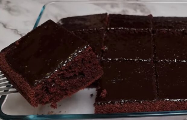 Incredibly delicious chocolate dessert: Soft Brownie cake. Two pieces won't be enough