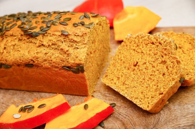 Pumpkin bread with cream cheese: an interesting autumn recipe