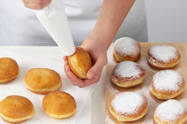 Fluffy, fragrant and less caloric: make baked doughnuts with jam