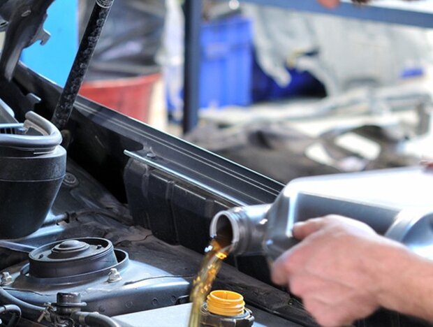 How service centers deceive customers during oil changes. Several tips to save money, time, and stay safe