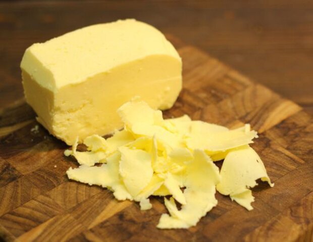 A British woman has shown how to make butter at home using a plastic bottle and a washing machine